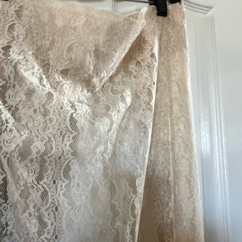 Vintage Lace Curtain (1) panel Tan color 110”Wx86”L - Picture 3 of 6